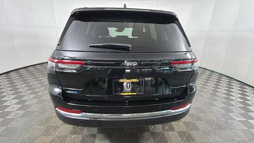 Diamond Black Crystal Pearlcoat 2024 Jeep Grand Cherokee 4xe Base