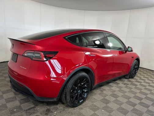 2022 Tesla Model Y Long Range Dual Motor All-Wheel Drive