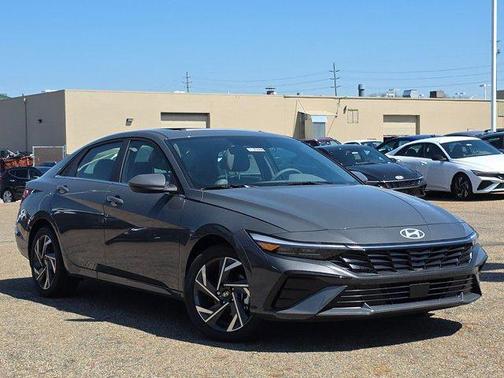 2025 Hyundai ELANTRA SEL
