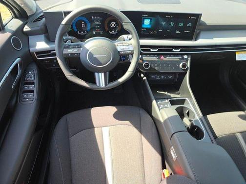 2025 Hyundai SONATA Hybrid SE