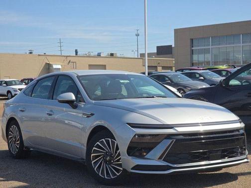 2025 Hyundai SONATA Hybrid SE