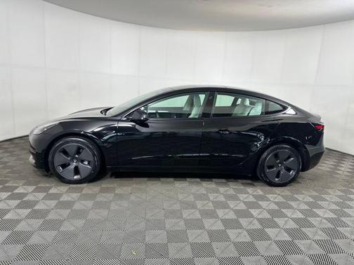 2022 Tesla Model 3 Standard Range