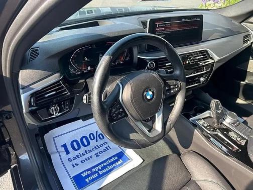Gray 2022 BMW 530 i xDrive