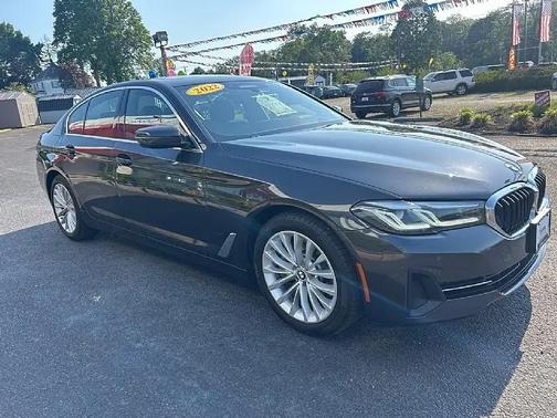 Gray 2022 BMW 530 i xDrive