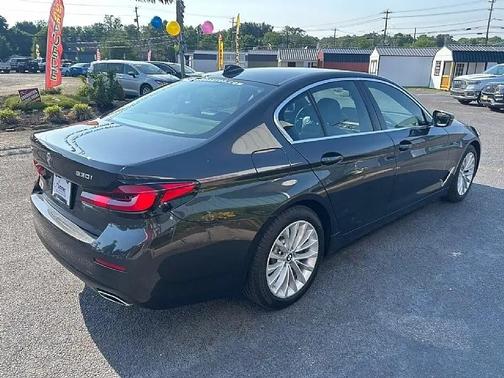 Gray 2022 BMW 530 i xDrive
