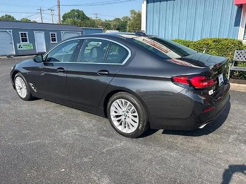 Gray 2022 BMW 530 i xDrive