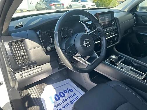 2024 Nissan Pathfinder SV FWD