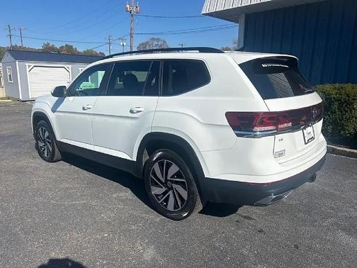 Pure White 2024 Volkswagen Atlas 2.0T SE w/Technology