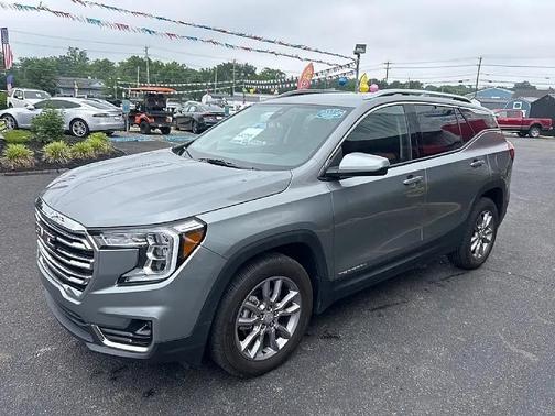 Sterling Metallic 2024 GMC Terrain SLT