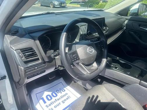 Everest White 2025 Nissan Rogue SV