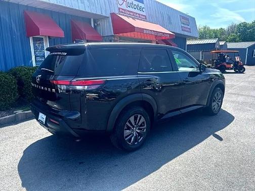 2022 Nissan Pathfinder S 4WD
