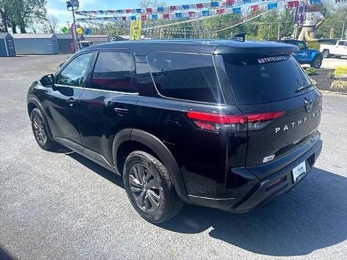 2022 Nissan Pathfinder S 4WD