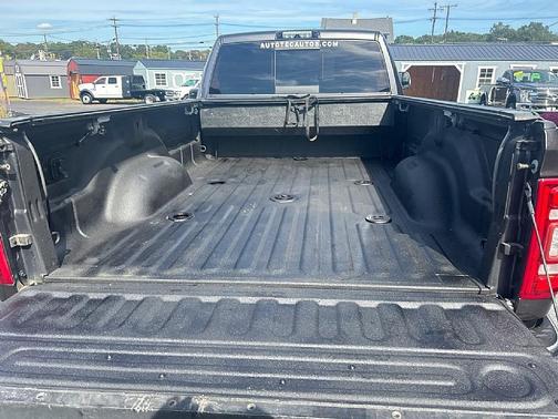 2019 RAM 3500 Laramie Crew Cab 4x4 8' Box