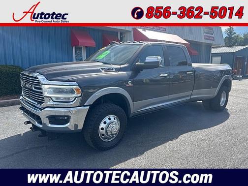 2019 RAM 3500 Laramie Crew Cab 4x4 8' Box