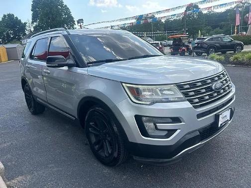 Ingot Silver Metallic 2016 Ford Explorer XLT