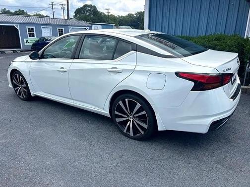 2021 Nissan Altima SR FWD