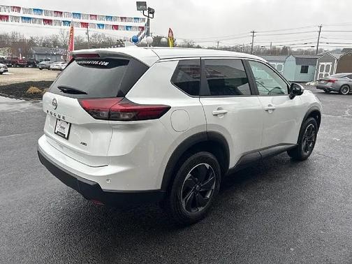 2025 Nissan Rogue SV