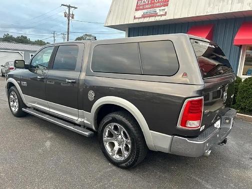 Granite Crystal Metallic Clearcoat 2015 RAM 1500 Laramie