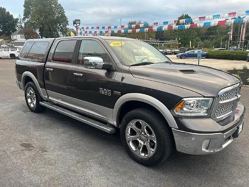 Granite Crystal Metallic Clearcoat 2015 RAM 1500 Laramie