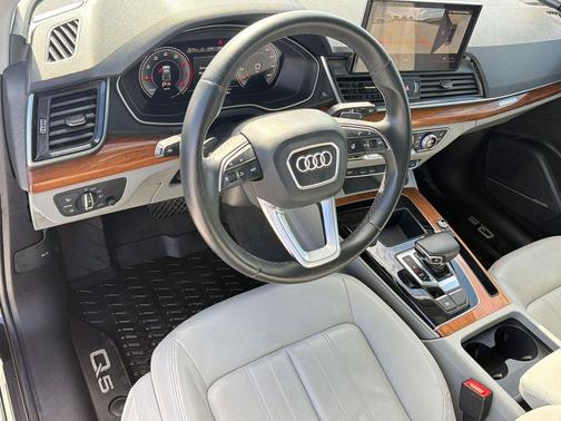 Mythos Black Metallic 2023 Audi Q5 40 Premium Plus