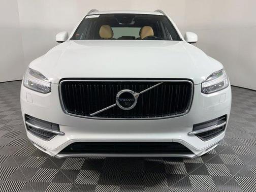 2018 Volvo XC90 T6 Momentum