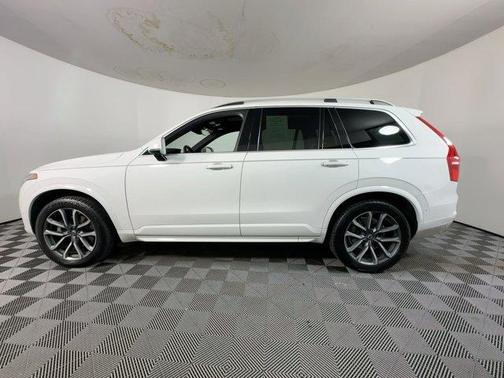 2018 Volvo XC90 T6 Momentum