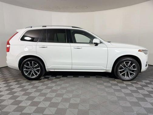 2018 Volvo XC90 T6 Momentum