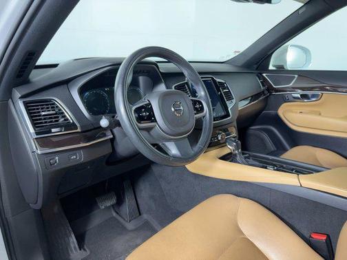2018 Volvo XC90 T6 Momentum