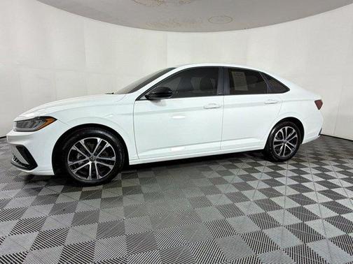 Pure White 2025 Volkswagen Jetta 1.5T Sport