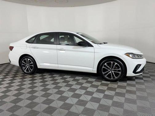 Pure White 2025 Volkswagen Jetta 1.5T Sport