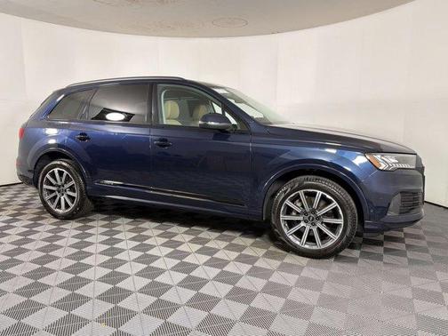 Waitomo Blue Metallic 2023 Audi Q7 45 Premium Plus