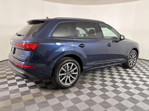 Waitomo Blue Metallic 2023 Audi Q7 45 Premium Plus