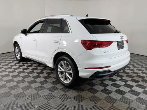 2025 Audi Q3 Premium 45 TFSI S line quattro Tiptronic