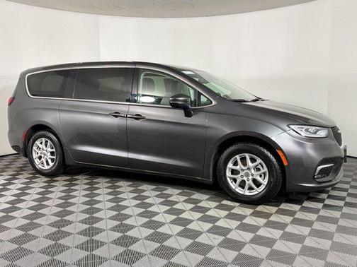 Granite Crystal Metallic Clearcoat 2023 Chrysler Pacifica Touring L