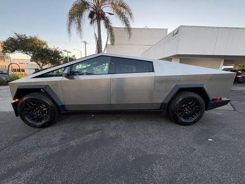 2024 Tesla Cybertruck Cyberbeast
