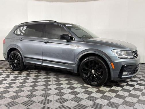 Platinum Gray Metallic 2021 Volkswagen Tiguan 2.0T SE R-Line Black