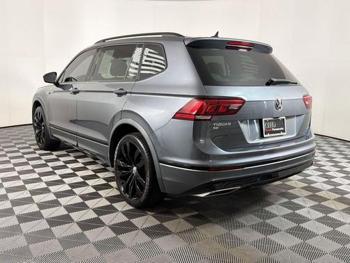 Platinum Gray Metallic 2021 Volkswagen Tiguan 2.0T SE R-Line Black