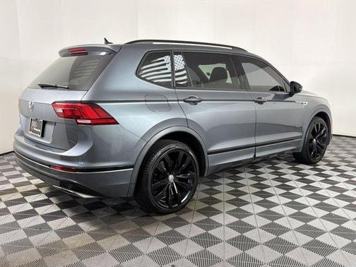 Platinum Gray Metallic 2021 Volkswagen Tiguan 2.0T SE R-Line Black