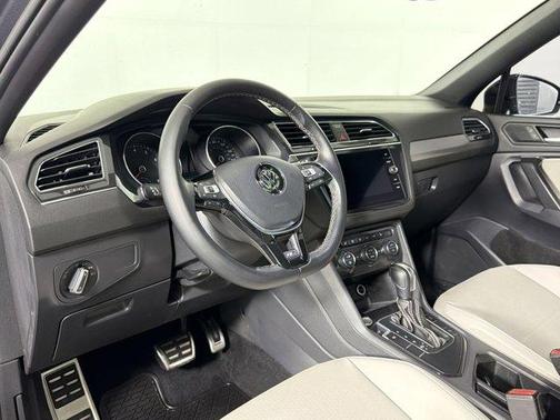Platinum Gray Metallic 2021 Volkswagen Tiguan 2.0T SE R-Line Black