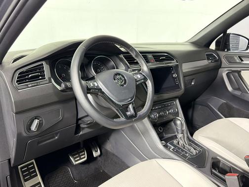 Platinum Gray Metallic 2021 Volkswagen Tiguan 2.0T SE R-Line Black