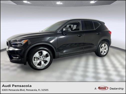 2022 Volvo XC40 T5 Momentum