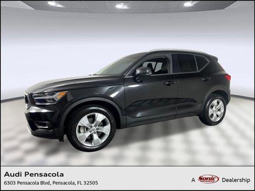 2022 Volvo XC40 T5 Momentum