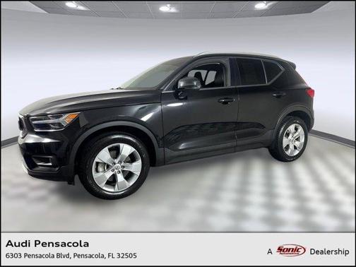 2022 Volvo XC40 T5 Momentum