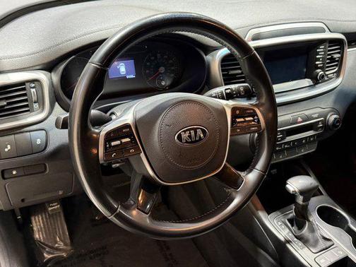 2019 Kia Sorento S