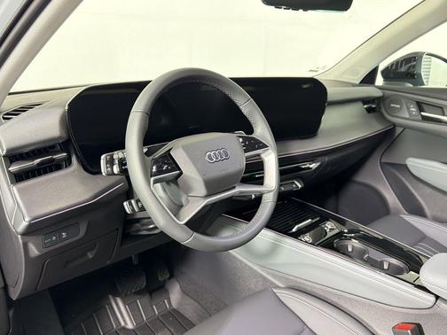 Arrow Gray Pearl Effect 2026 Audi Q3 TFSI quattro S tronic