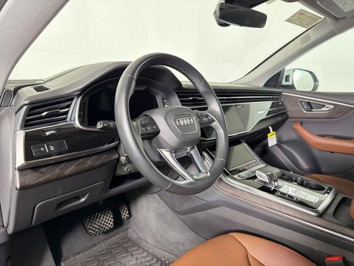 Glacier White Metallic 2022 Audi Q8 55 Prestige