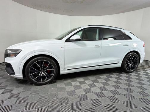 Glacier White Metallic 2022 Audi Q8 55 Prestige
