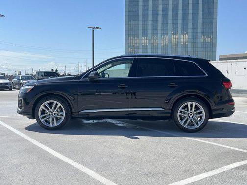 2025 Audi Q7 55 Premium Plus