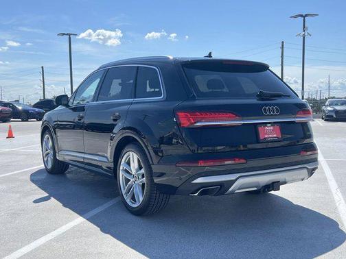 2025 Audi Q7 55 Premium Plus