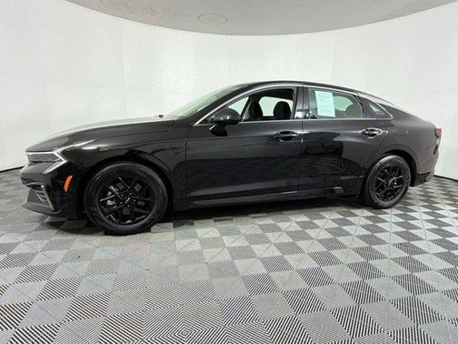 Aurora Black Pearl 2025 Kia K5 LXS